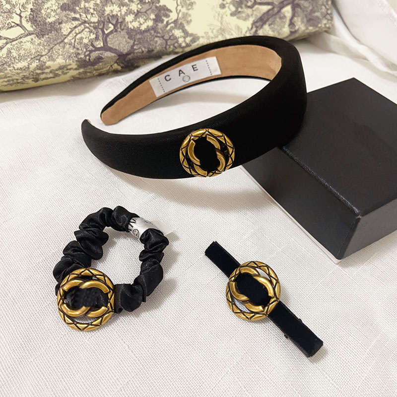 Hair accessories set Luxury Designer Hair Ties Scrunchies for Women Accessories Solid Color Black White Pink Brand Pattern Satin Hairband Elegant Wide Edge, N0372-3
Hair accessories set Luxury Designer Hair Ties Scrunchies for Women Accessories Solid Color Black White Pink Brand Pattern Satin Hairband Elegant Wide Edge, N0372-3