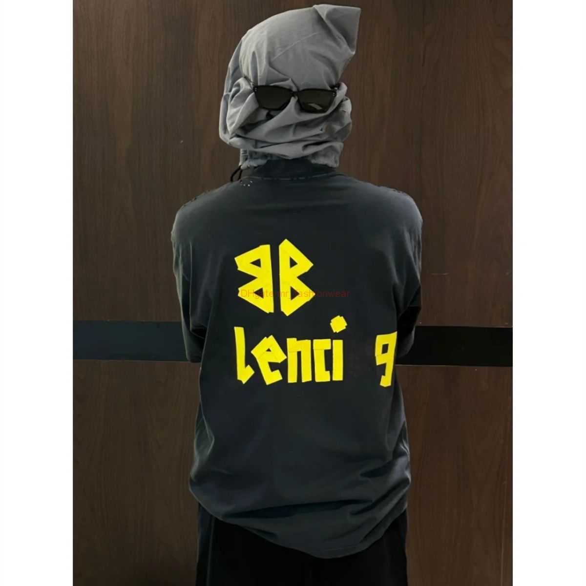 Designer Fashion Clothing French Paris BB Luxury TShirt Tees High Version Paris New Yellow Tape Print Washed Worn Ins Mesh Red Unisex Short Sleeved Tshirt for Mens new, Beige
Designer Fashion Clothing French Paris BB Luxury TShirt Tees High Version Paris New Yellow Tape Print Washed Worn Ins Mesh Red Unisex Short Sleeved Tshirt for Mens new, Beige