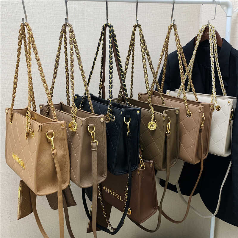 50% OFF 2023 handbag s Lingge Chain High Capacity Women's New Small and Versatile Fashion One Shoulder Crossbody Bag, Black7
50% OFF 2023 handbag s Lingge Chain High Capacity Women's New Small and Versatile Fashion One Shoulder Crossbody Bag, Black7