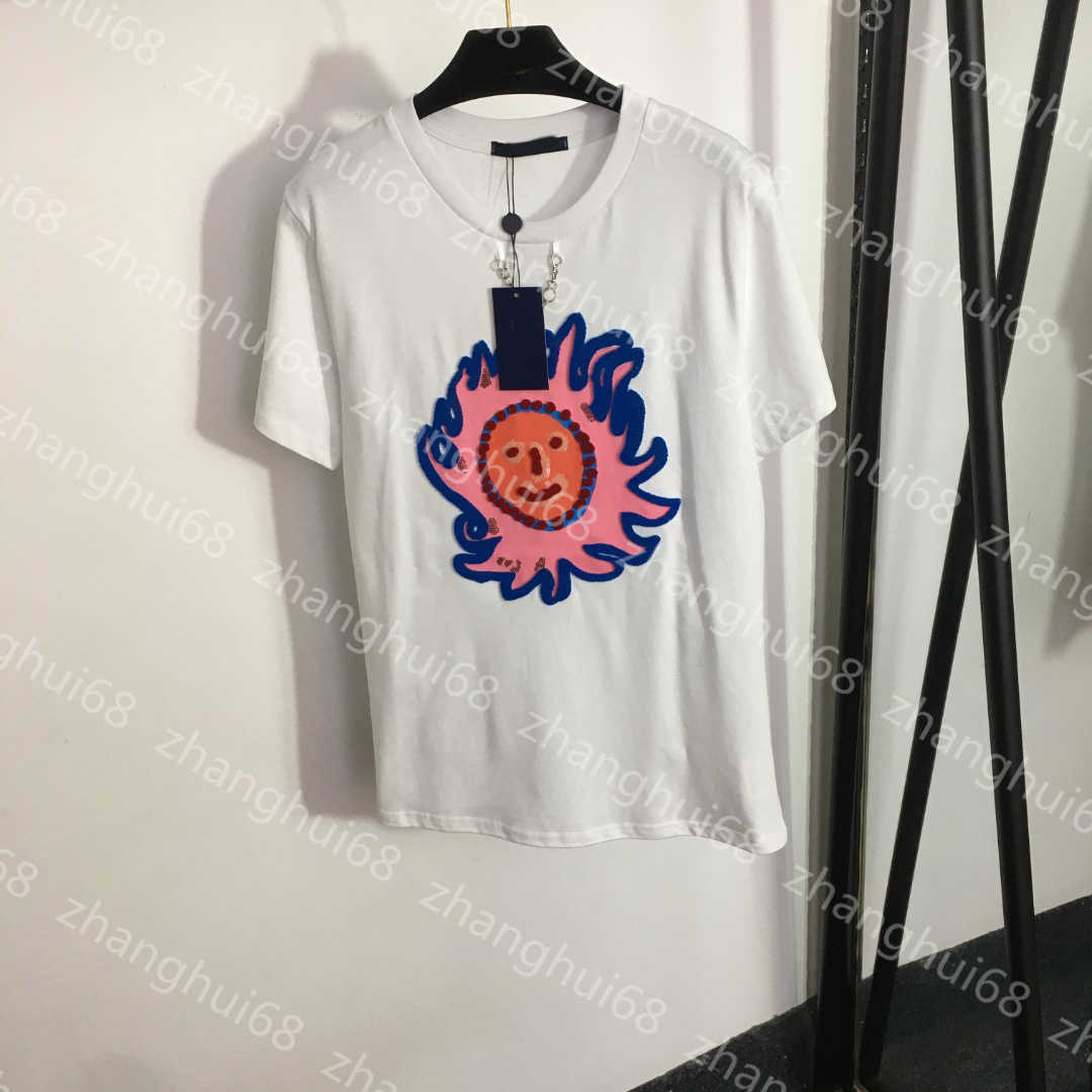 23ss womens designer clothing Womens T-Shirt tee t shirt Round neck Pure cotton Smiley face Sun flower flocking embroidery short sleeve T-shirt womens clothes
23ss womens designer clothing Womens T-Shirt tee t shirt Round neck Pure cotton Smiley face Sun flower flocking embroidery short sleeve T-shirt womens clothes