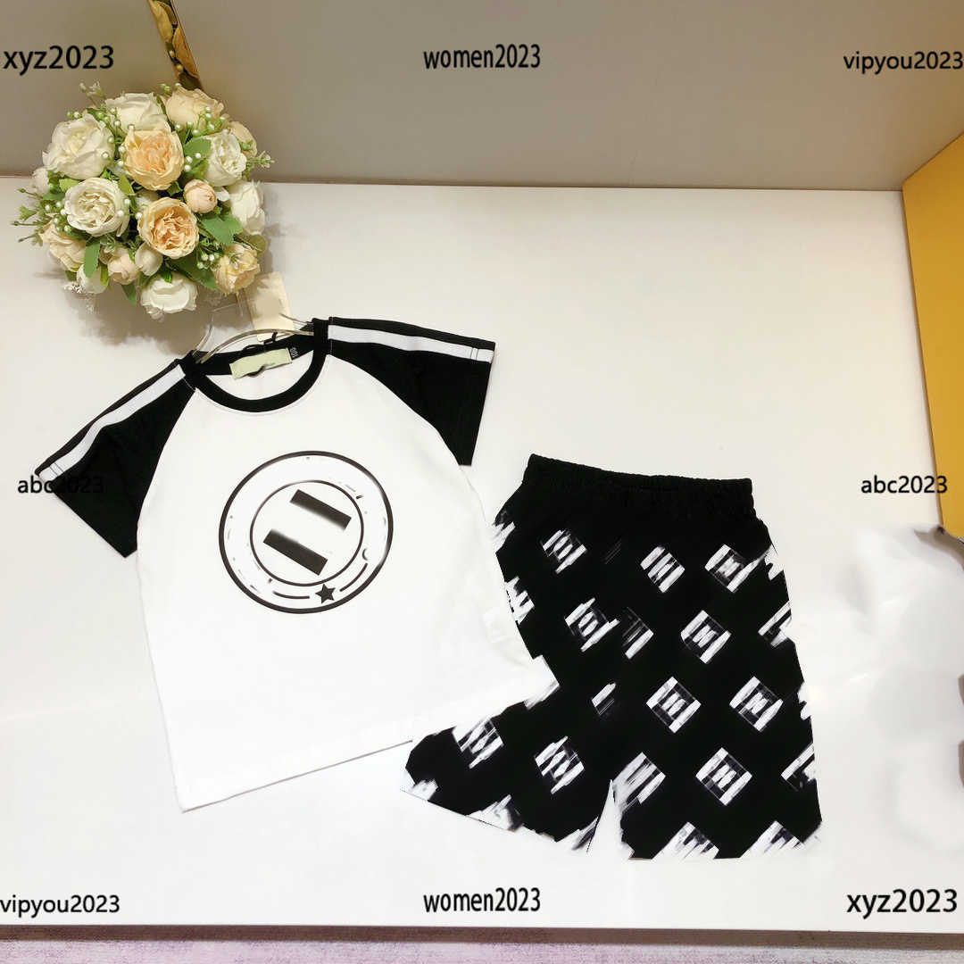 luxury Tracksuits kids designer clothes child tees Sets Baby suits 2pcs Fashion round neck T-shirt and letter printed shorts new arrival, Black
luxury Tracksuits kids designer clothes child tees Sets Baby suits 2pcs Fashion round neck T-shirt and letter printed shorts new arrival, Black