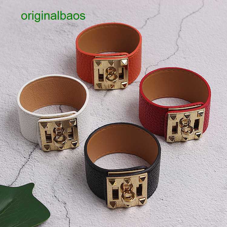 Hemres Designer Bracelet Imitation Cowhide Buckle Punk Style Rivet Korean Bracelet Women's Network Red Cool Handsome Handpiece
Hemres Designer Bracelet Imitation Cowhide Buckle Punk Style Rivet Korean Bracelet Women's Network Red Cool Handsome Handpiece