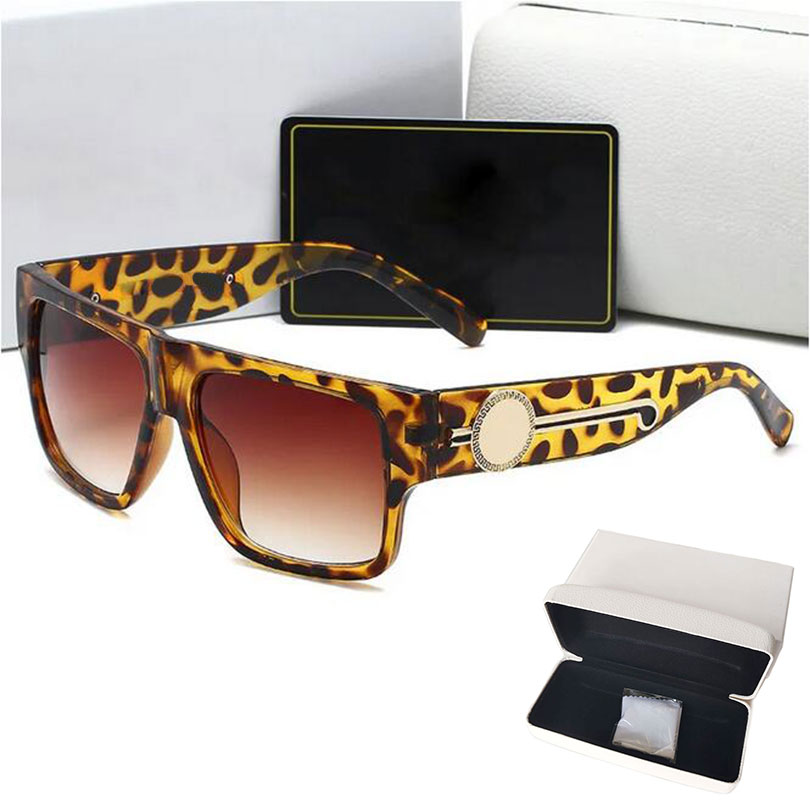 High Quality beach Womans Sunglasses Clear lenses Mens Sun glasses net red same glasses Brand men Designer eyeglass Gradient women spectacles 4368 Sun glasses
High Quality beach Womans Sunglasses Clear lenses Mens Sun glasses net red same glasses Brand men Designer eyeglass Gradient women spectacles 4368 Sun glasses