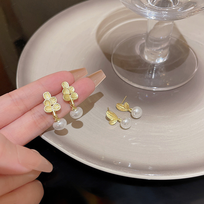 S3645 Fashion Jewelry Cute Faux Pearl Dangle Earrings For Women S925 Silver Needle Leaf Stud Earrings
S3645 Fashion Jewelry Cute Faux Pearl Dangle Earrings For Women S925 Silver Needle Leaf Stud Earrings