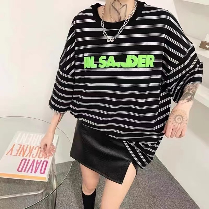Women' TShirt SS Black Striped Letter Men Women Foam Print Cotton Casual Tops Ins Fashion lDER Oversize Tees 230512
Women' TShirt SS Black Striped Letter Men Women Foam Print Cotton Casual Tops Ins Fashion lDER Oversize Tees 230512