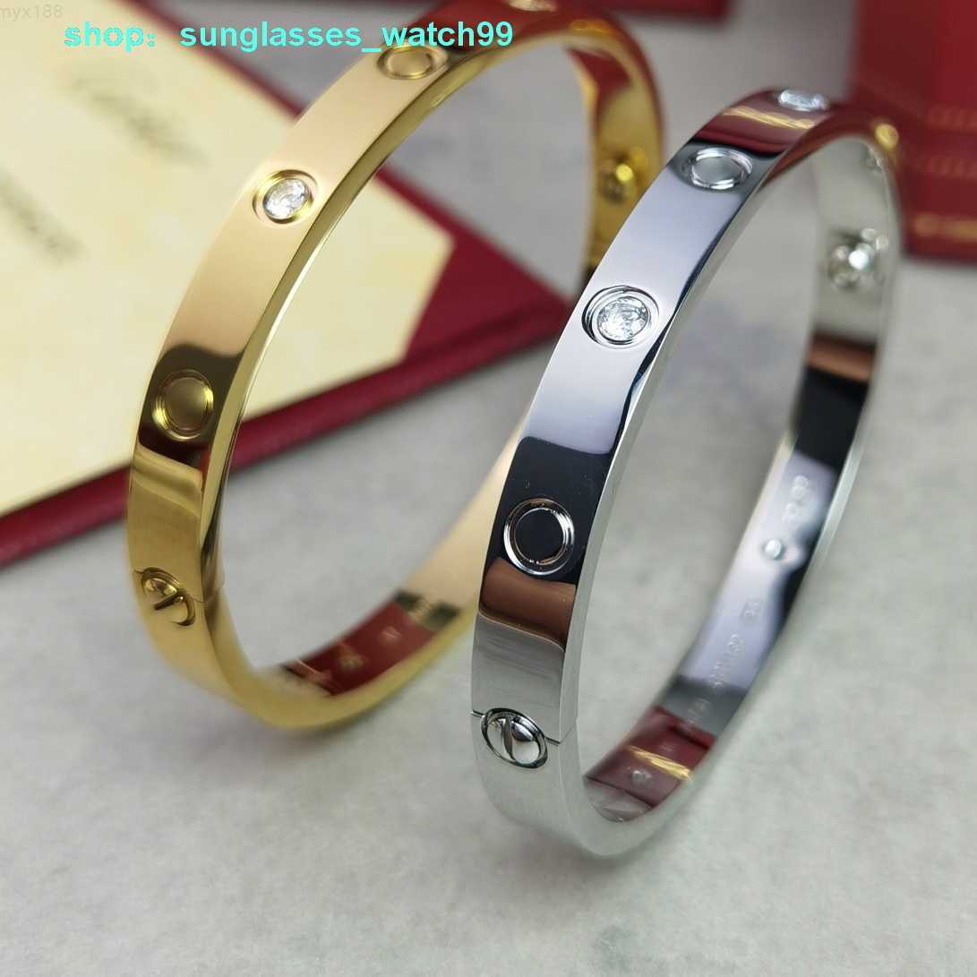 Love Bangle Gold Diamond Au 750 18 k Never Fade 16-19 Size with Counter Box Certificate Official Replica Top Quality Luxury Brand Jewelry Premium Gifts Couple Bracelet
Love Bangle Gold Diamond Au 750 18 k Never Fade 16-19 Size with Counter Box Certificate Official Replica Top Quality Luxury Brand Jewelry Premium Gifts Couple Bracelet