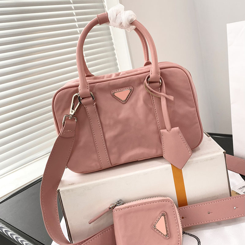 Designer Cosmetic Fashion Bag Toiletry Pouch Cosmetic Nice Makeup Bag Cases Women Toiletry Black Nylon Bag Travel Bags Clutch Handbags Purses Mini Wallets 22 15cm, Pink
Designer Cosmetic Fashion Bag Toiletry Pouch Cosmetic Nice Makeup Bag Cases Women Toiletry Black Nylon Bag Travel Bags Clutch Handbags Purses Mini Wallets 22 15cm, Pink