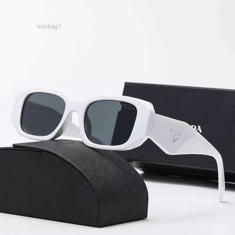 Top Quality Designer Sunglasses for Women Classic Eyeglasses Goggle Outdoor Beach Sun Glasses Woman Black White 15 Color Optional Triangular with Box 1 TAW2
Top Quality Designer Sunglasses for Women Classic Eyeglasses Goggle Outdoor Beach Sun Glasses Woman Black White 15 Color Optional Triangular with Box 1 TAW2