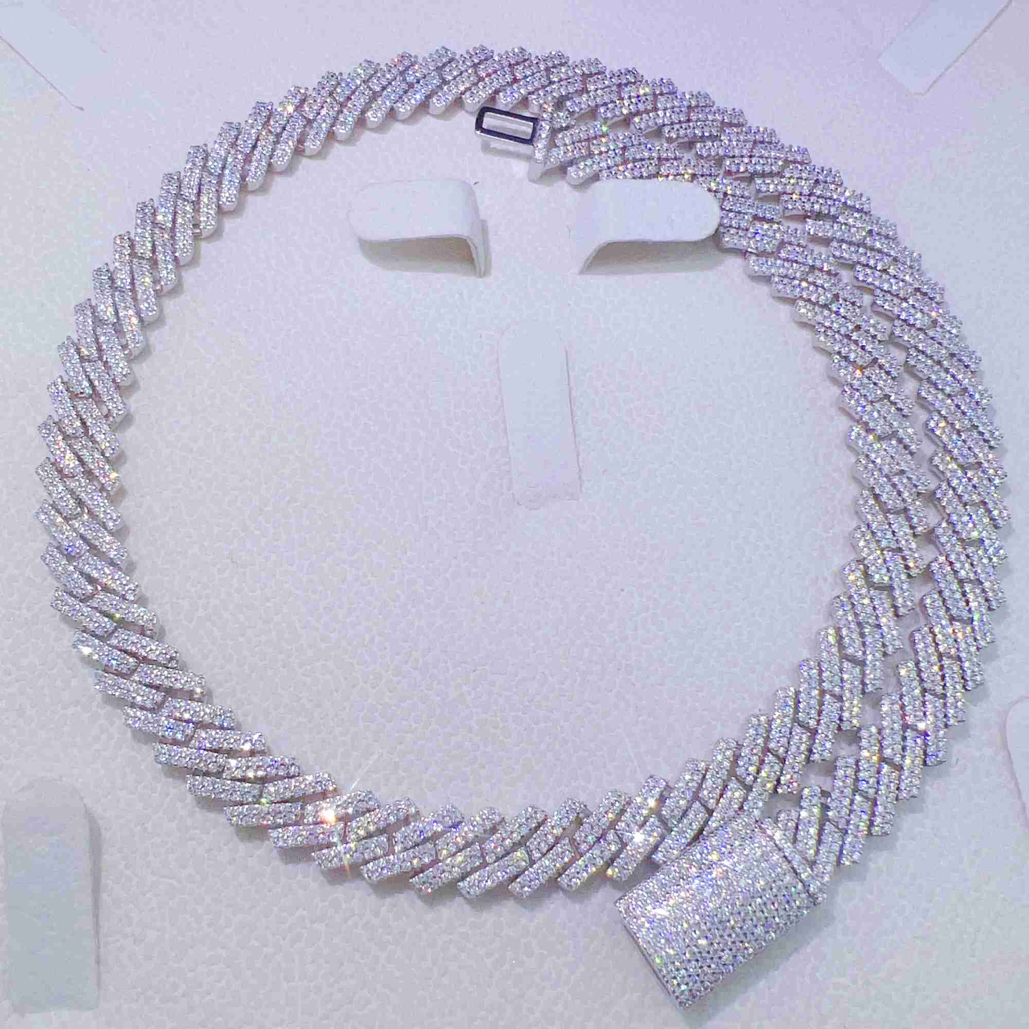 Iced Out Fashion Cuban Link Necklace 10mm Solid Silver Moissanite Cuban Chain for Men Women
Iced Out Fashion Cuban Link Necklace 10mm Solid Silver Moissanite Cuban Chain for Men Women