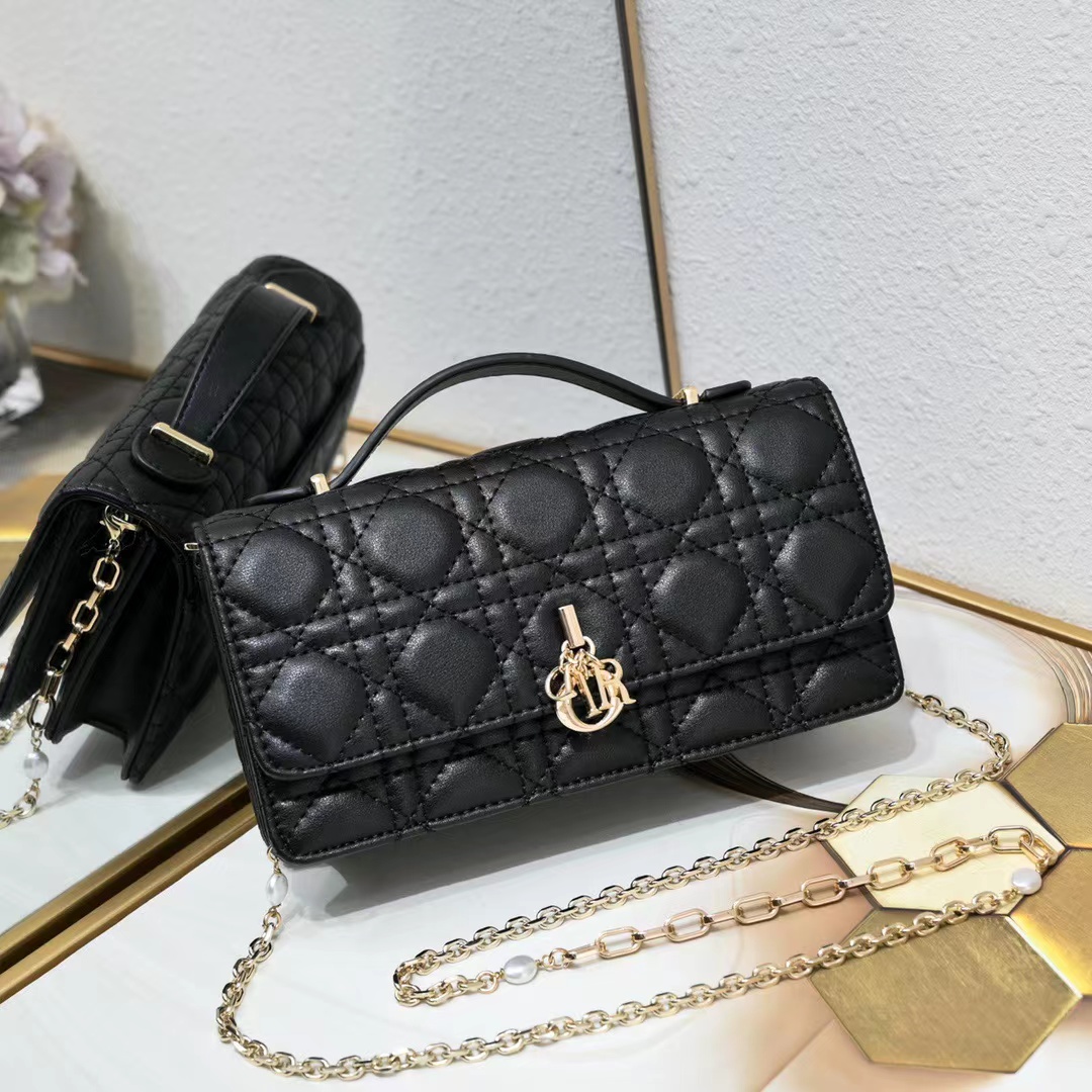 2023 HHHigh quality Designer bags highquality handbag Shoulder Bag purse women Fashion, Beige
2023 HHHigh quality Designer bags highquality handbag Shoulder Bag purse women Fashion, Beige