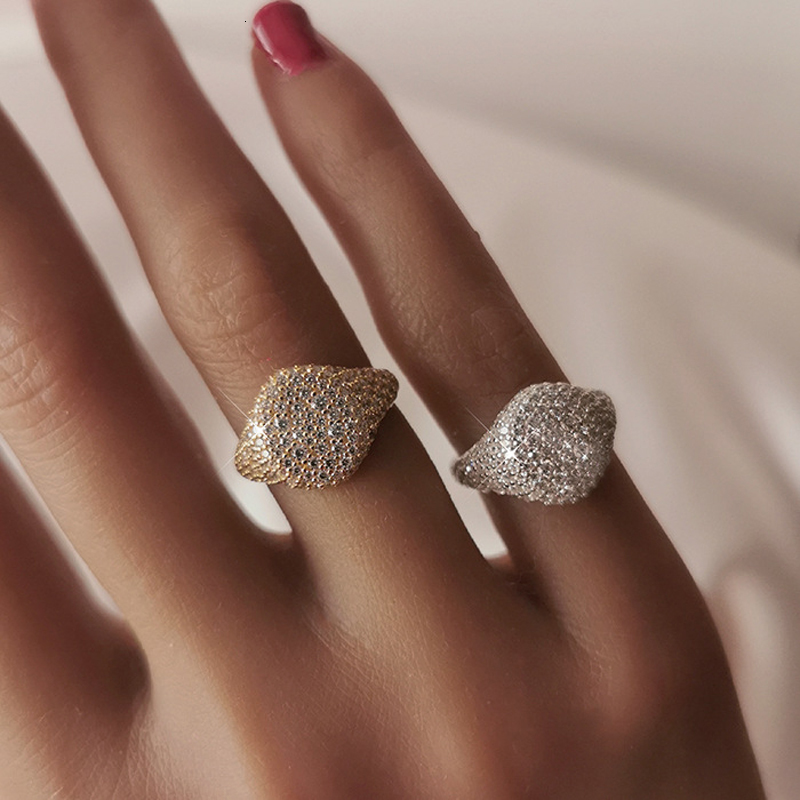 With Side Stones Knobspin S925 Sterling Silver 18k White Gold Plated All Diamond Sparkling Ring Suitable for Women's Parties 230512