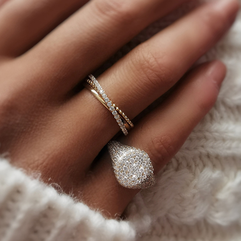 With Side Stones Knobspin S925 Sterling Silver 18k White Gold Plated All Diamond Sparkling Ring Suitable for Women's Parties 230512
