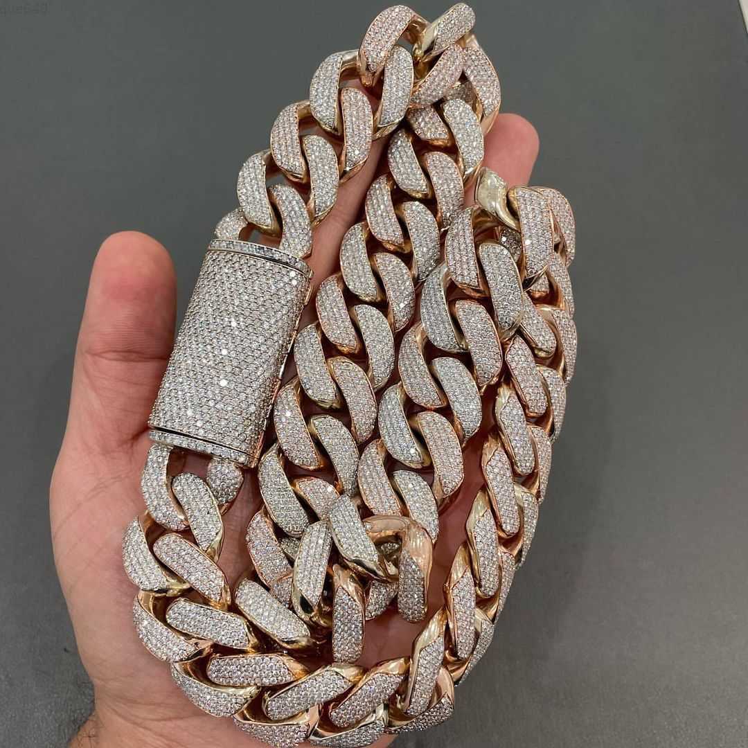 Luxury Custom Buss Down 4 Rows Iced Out Moissnaite Diamond Miami Cuban Chain
Luxury Custom Buss Down 4 Rows Iced Out Moissnaite Diamond Miami Cuban Chain