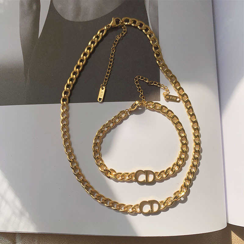 Titanium steel furnace 18K real gold plating CD letter necklace clavicle chain strong color protection Bracelet Set temperament versatile women
Titanium steel furnace 18K real gold plating CD letter necklace clavicle chain strong color protection Bracelet Set temperament versatile women