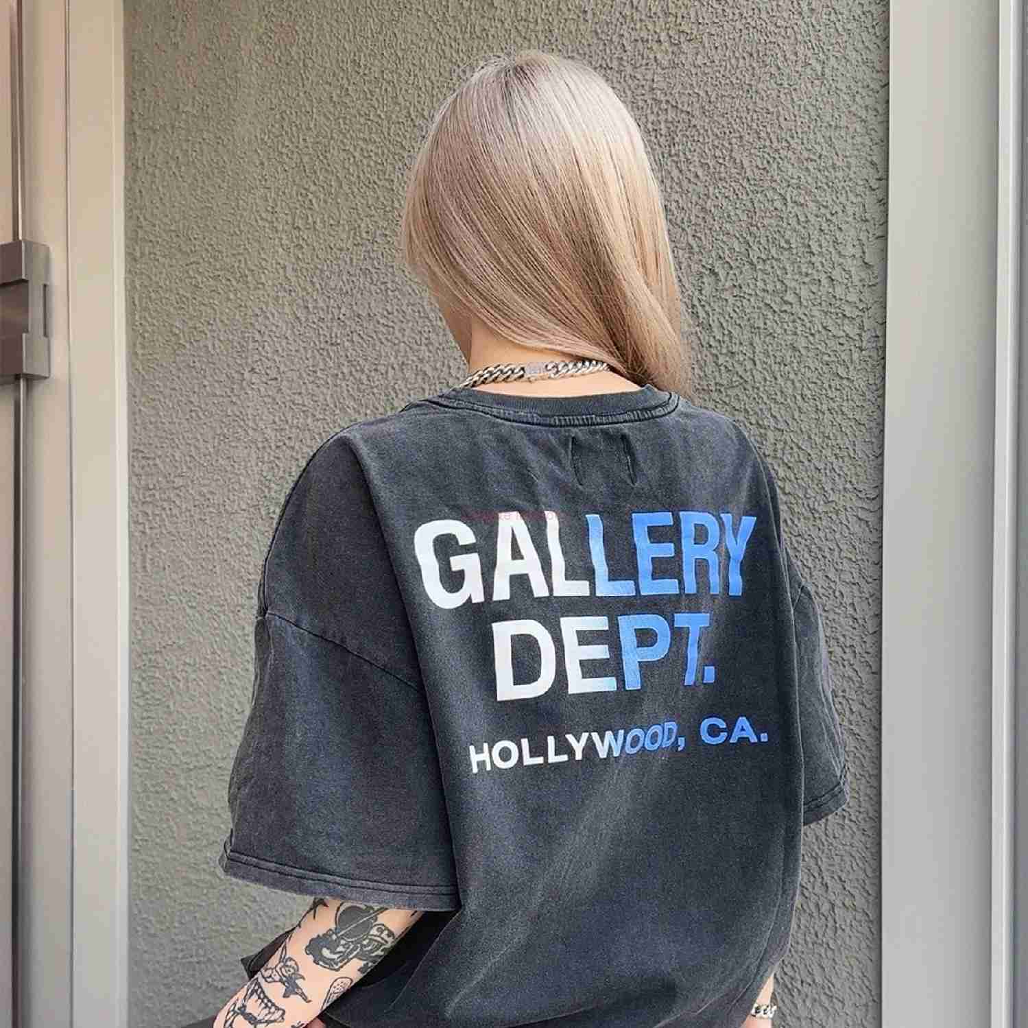 Designer Fashion Clothing Tees Tshirt Galleryes Depts Washed Gradient Letter Print Distressed Short Sleeved American Vintage Loose Fitting Tshirt for Men Tops for, Wash black
Designer Fashion Clothing Tees Tshirt Galleryes Depts Washed Gradient Letter Print Distressed Short Sleeved American Vintage Loose Fitting Tshirt for Men Tops for, Wash black
