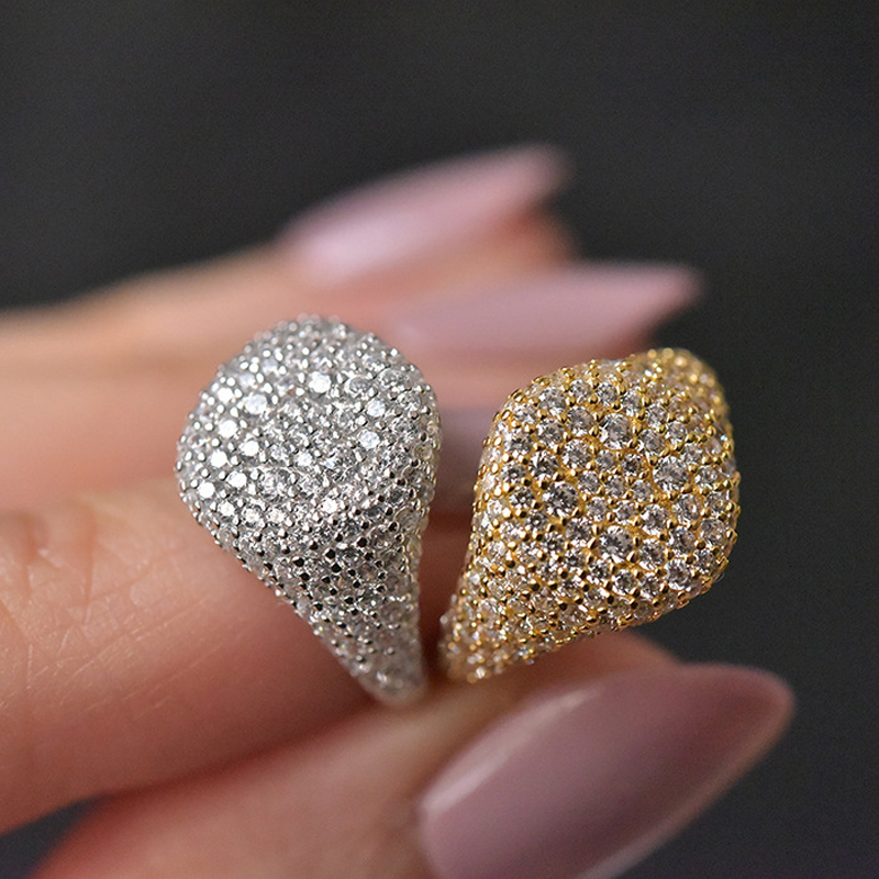 With Side Stones Knobspin S925 Sterling Silver 18k White Gold Plated All Diamond Sparkling Ring Suitable for Women's Parties 230512
