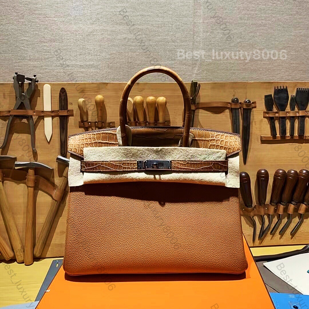 Tote Bag Luxury handbag Classic wrist bag full handmade bag double leather splicing original imported special leather premium 22K plating hardware banquet bag, Green/green crocodile skin
Tote Bag Luxury handbag Classic wrist bag full handmade bag double leather splicing original imported special leather premium 22K plating hardware banquet bag, Green/green crocodile skin