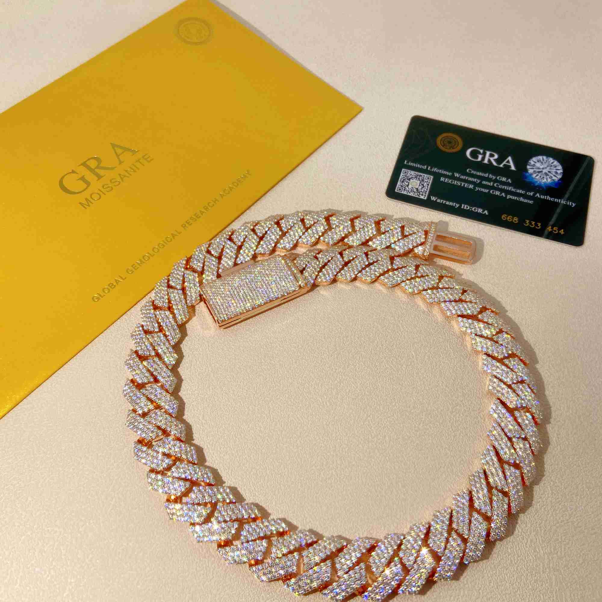 Buss Down 18mm Men Fashion 925 Jewelry 3 Rows Moissanite Diamond Hip Hop Fine Jewelry Cuban Link Chain
Buss Down 18mm Men Fashion 925 Jewelry 3 Rows Moissanite Diamond Hip Hop Fine Jewelry Cuban Link Chain