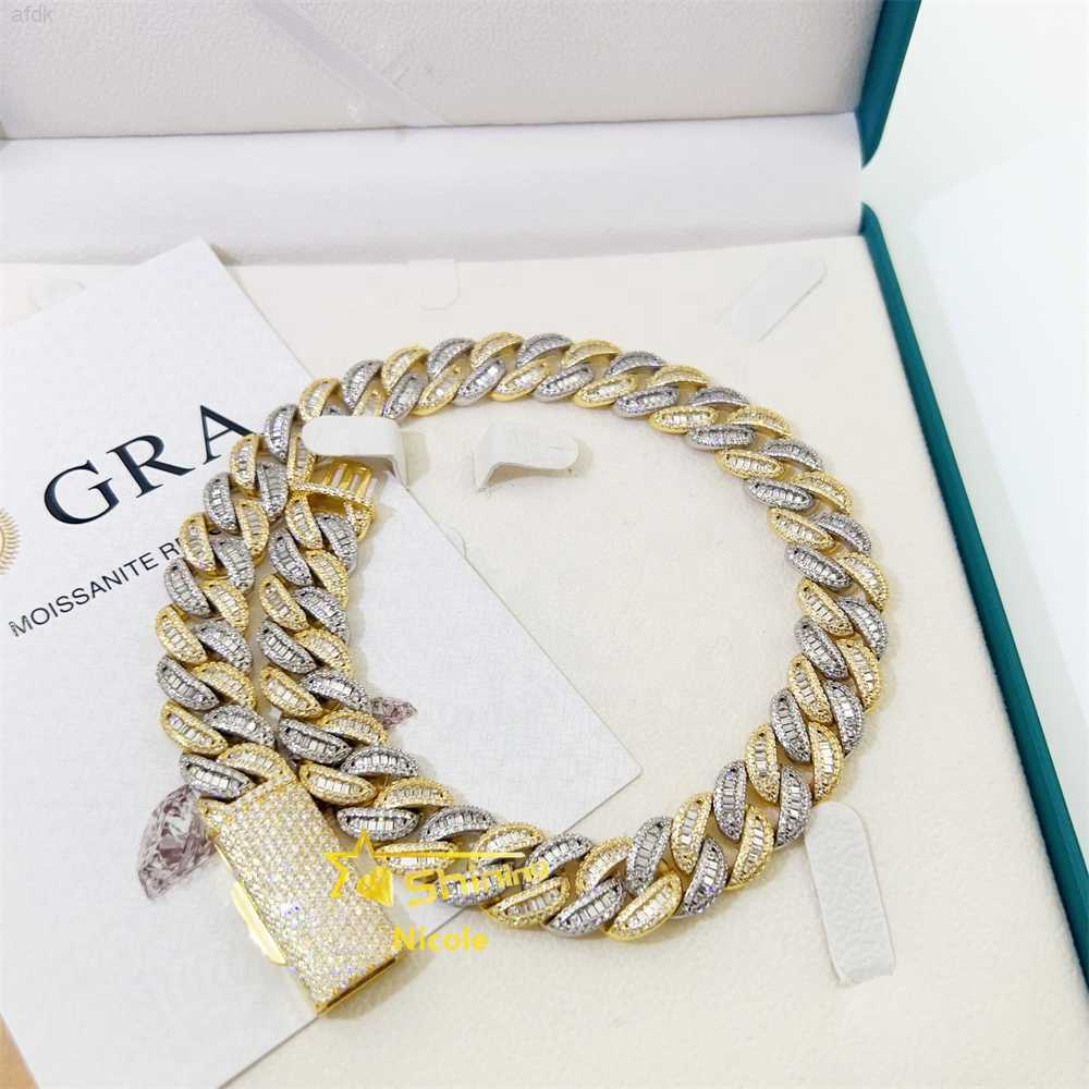 Custom Iced Out Jewelry 15mm Width 2 Tones Gold Plated S925 Gra Moissanite Miami Cuban Link Chain
Custom Iced Out Jewelry 15mm Width 2 Tones Gold Plated S925 Gra Moissanite Miami Cuban Link Chain