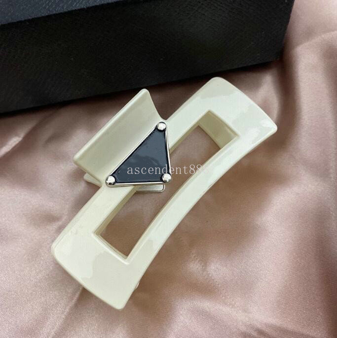 Womens Designer Clips For Ladies Girls Brand Triangle Claw Fashion Classic Letters Hairpins Hair clip Free shipping