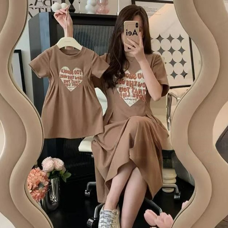 Family Matching Outfits Mother Daughter Summer Casual Dress Woman Baby Girl Short Sleeve Letters Printed Dresses 230512