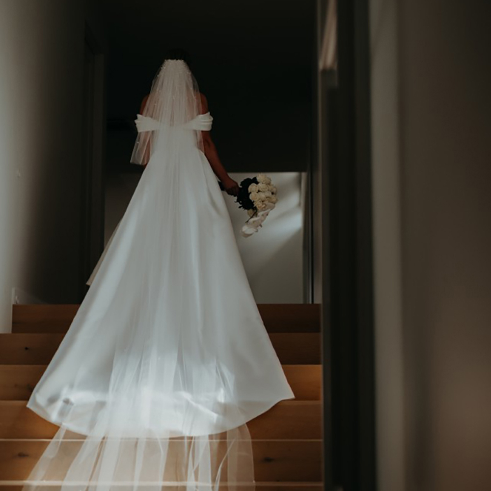 Side Split Off the Shoulder Wedding Dresses A Line Satin Garden Bridal Gowns Plus Size A Line Sweep Train Satin Vestido De Novia