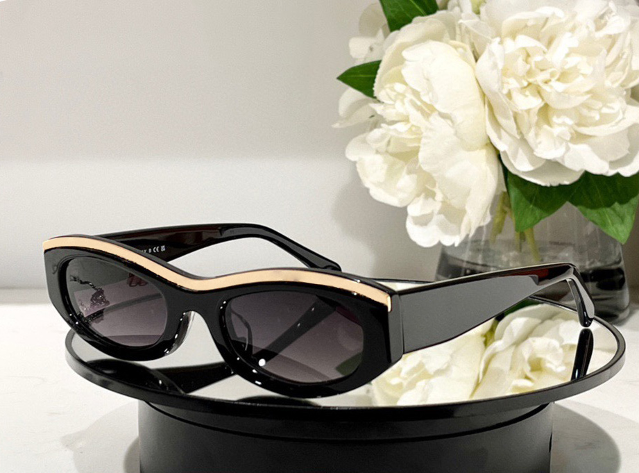 Fashion designer 9112 sunglasses for women vintage avant-garde oval small frame glasses summer leisure versatile style Anti-Ultraviolet come with case
Fashion designer 9112 sunglasses for women vintage avant-garde oval small frame glasses summer leisure versatile style Anti-Ultraviolet come with case