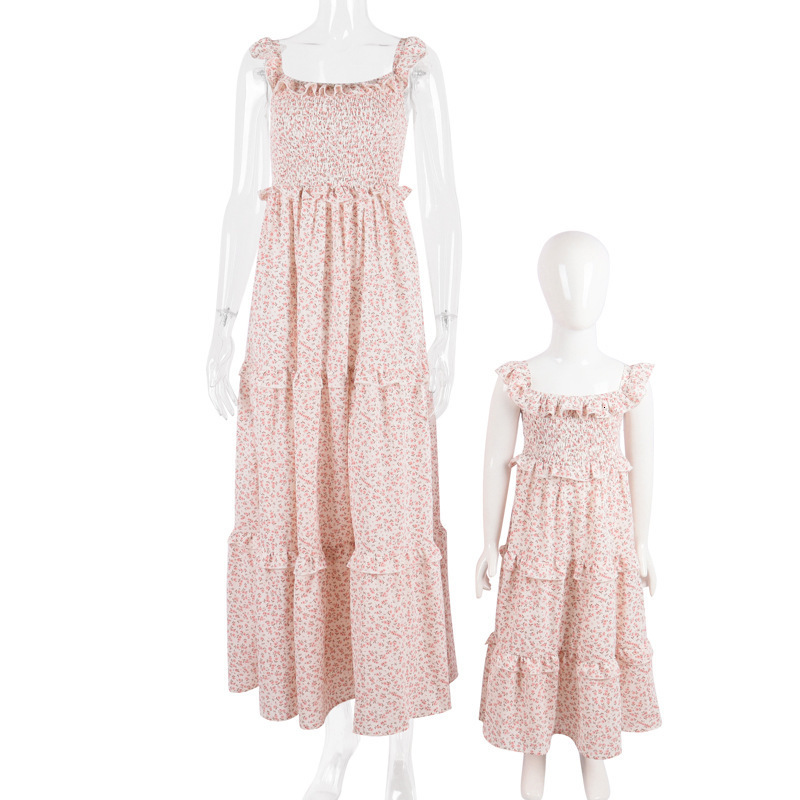 Family Matching Outfits Mother and Daughter Dress Summer Clothes Mommy Me Bohemian Floral Sleeveless Ruffle Long 230512