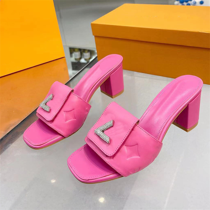 Luxury designer women's high-heeled Slippers summer leather thick heel Buckle Sandals Rhinestone Presbyopia Banquet shoelace box Large Size 35-43
Luxury designer women's high-heeled Slippers summer leather thick heel Buckle Sandals Rhinestone Presbyopia Banquet shoelace box Large Size 35-43
