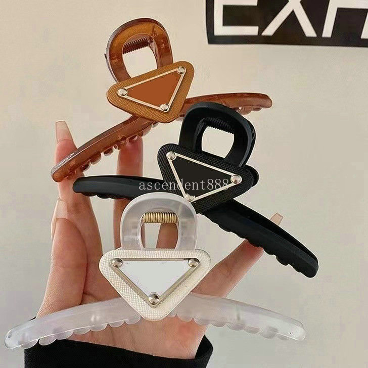 Womens Triangle Clip For Women Girls Classic Brand Letter Designer Hair Claw Fashion Hairpin Free shipping