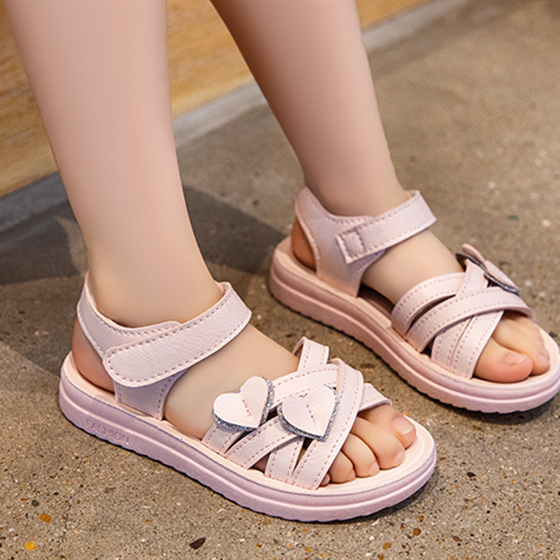 Sandals Cute Baby Girls Love Hearts Sandals With Platform Beach Shoes Open Toe Thick Boottom Hoop Loop Footwear Pink White Sewing Soft 230515