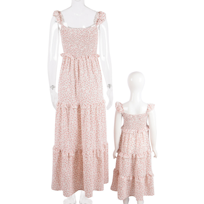 Family Matching Outfits Mother and Daughter Dress Summer Clothes Mommy Me Bohemian Floral Sleeveless Ruffle Long 230512