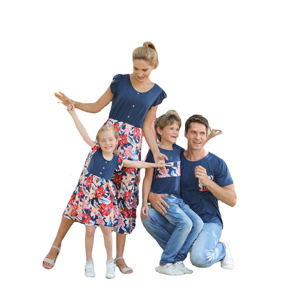 Family Matching Outfits Hiheart Mom And Daughter Dresses Fluttersleeve Dad Son TShirts Short Sleeve Floral Print Look 230512