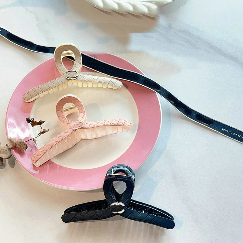 Luxury Fashion Womens Designer Hair Clips Claws Big Square Crabs Clip Jewelry Gift Hair Accessories Hairpin For Women Headband
Luxury Fashion Womens Designer Hair Clips Claws Big Square Crabs Clip Jewelry Gift Hair Accessories Hairpin For Women Headband