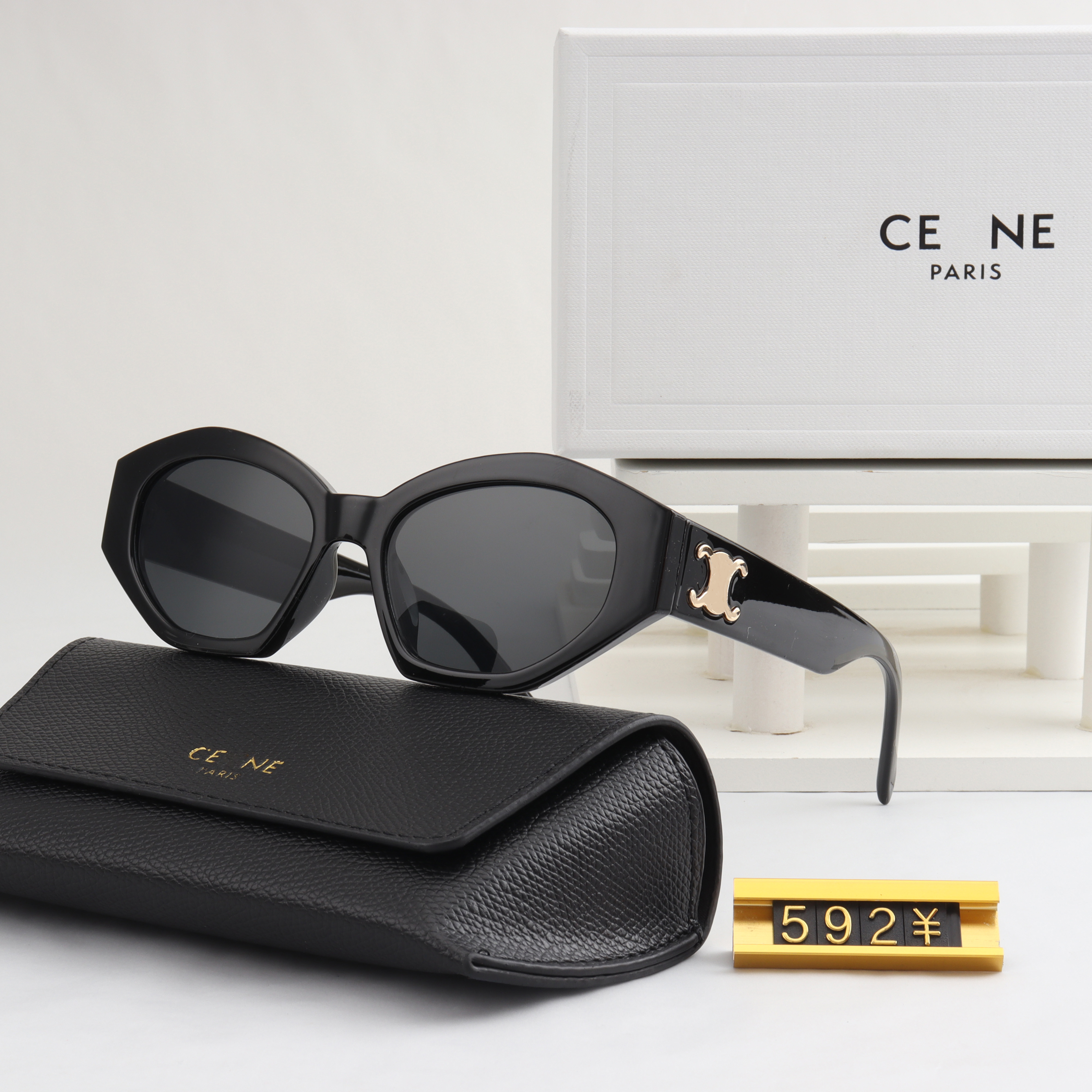 Designers sunglasses Luxury sunglasses For Women Unisex Goggle summer Beach Sun Glasses Retro Frame Polarized light UV400 With Box
Designers sunglasses Luxury sunglasses For Women Unisex Goggle summer Beach Sun Glasses Retro Frame Polarized light UV400 With Box