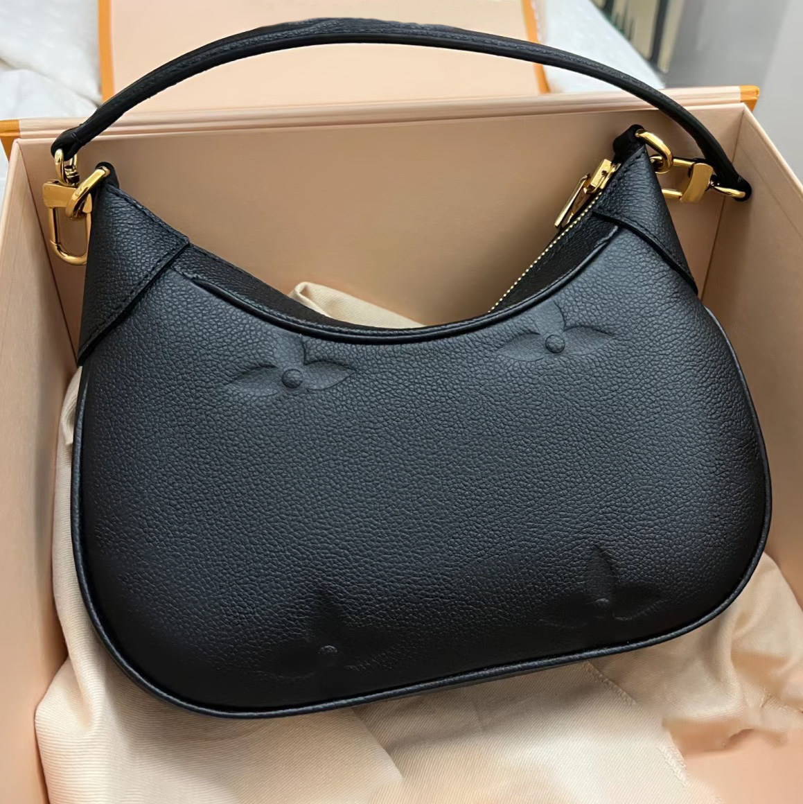 Mens Cowhide bagatelle crossbody bags M46002 M46112 Luxury designer Half moon bag handbag clutch embossed evening cosmetic bags Womens classic tote shoulder bag, Pool series pink
Mens Cowhide bagatelle crossbody bags M46002 M46112 Luxury designer Half moon bag handbag clutch embossed evening cosmetic bags Womens classic tote shoulder bag, Pool series pink