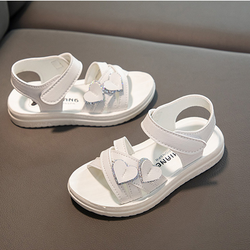 Sandals Cute Baby Girls Love Hearts Sandals With Platform Beach Shoes Open Toe Thick Boottom Hoop Loop Footwear Pink White Sewing Soft 230515