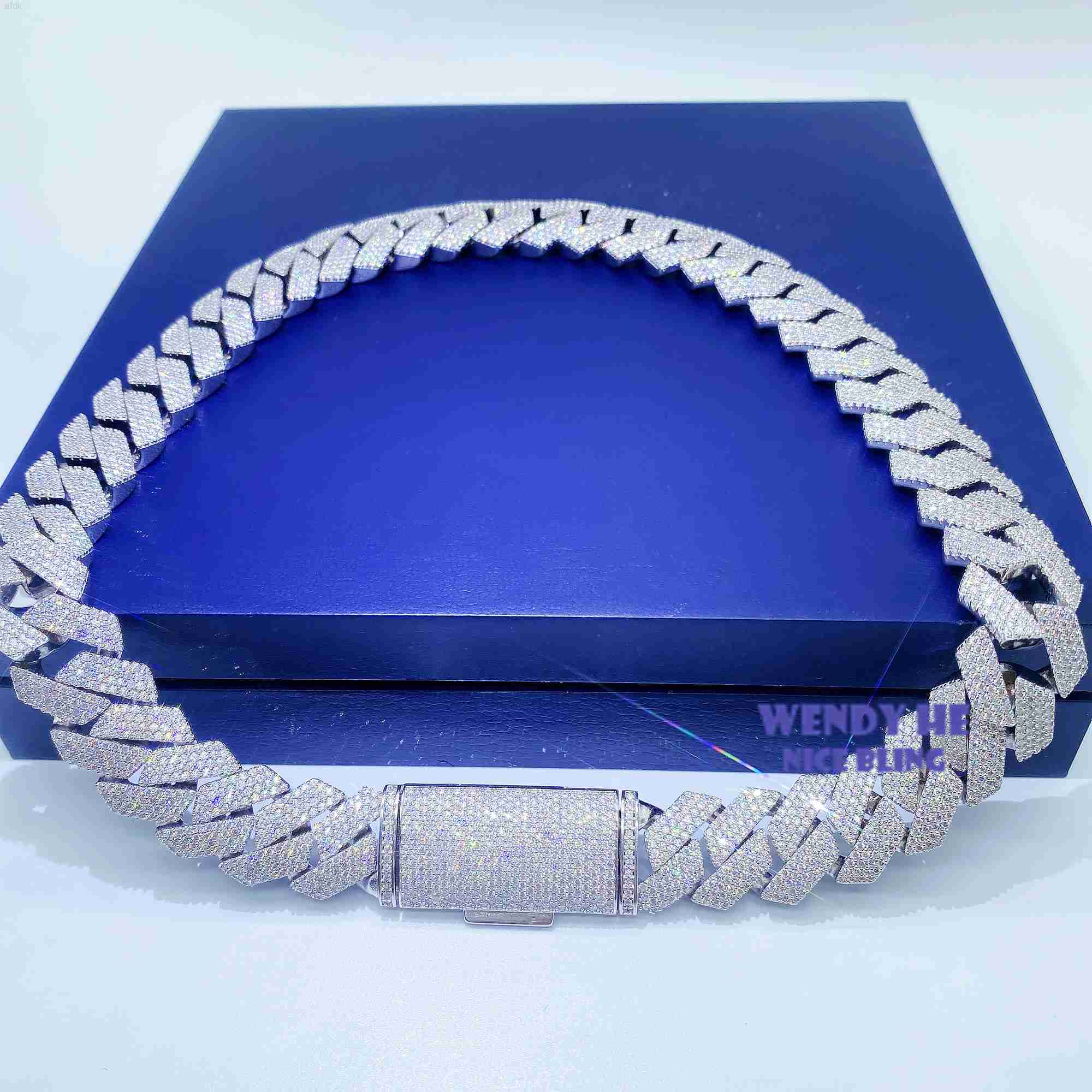 Fully Iced Out Pass Diamond Tester Solid Custom Lock 15mm 18mm 20mm Moissanite Custom Cuban Chain
Fully Iced Out Pass Diamond Tester Solid Custom Lock 15mm 18mm 20mm Moissanite Custom Cuban Chain