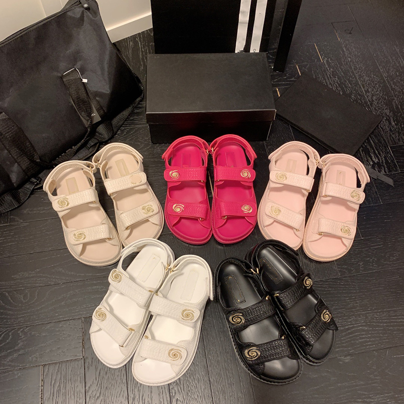 Women Flat Slippers Dad Sandals Designer Summer Shoes Real Leather Metal Logo Open Toe Black White Beach Sandels Femmes, 29#
Women Flat Slippers Dad Sandals Designer Summer Shoes Real Leather Metal Logo Open Toe Black White Beach Sandels Femmes, 29#