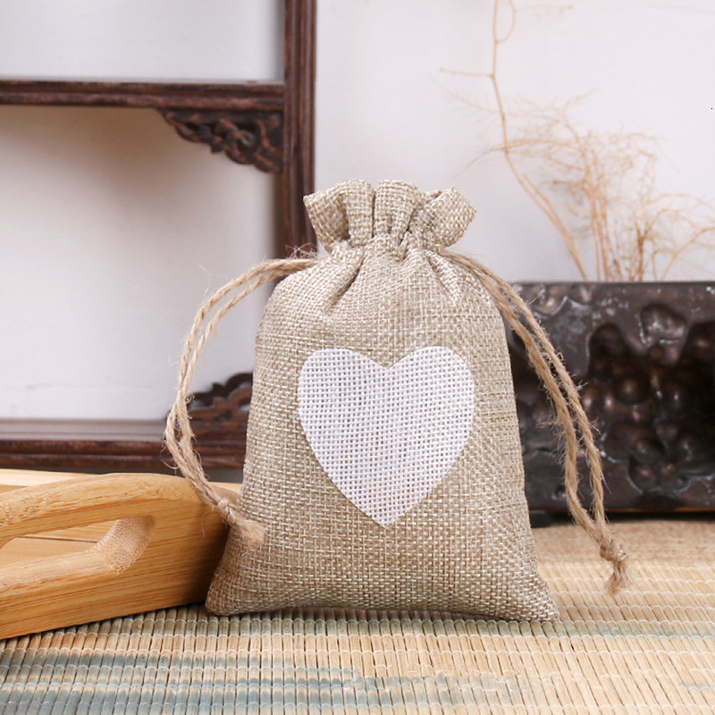 Jewelry Pouches Bags 50 PcsLot Heart Shape Jute Drawstring Bags 10x14cm Jewelry Small Pouches Wedding Christmas Gift Package Pocket 230512