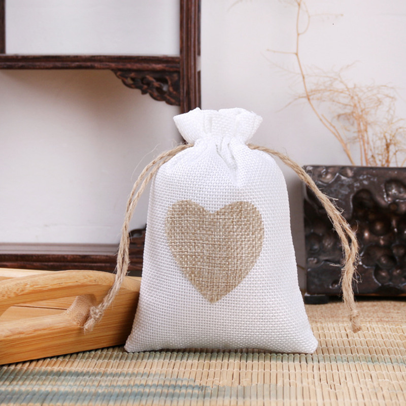 Jewelry Pouches Bags 50 PcsLot Heart Shape Jute Drawstring Bags 10x14cm Jewelry Small Pouches Wedding Christmas Gift Package Pocket 230512