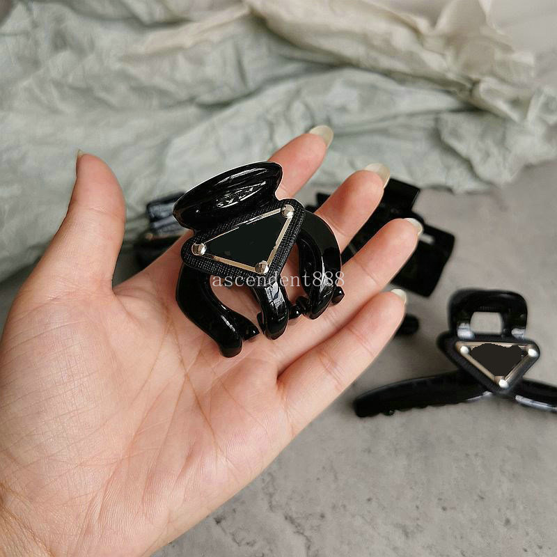 Designer Clips Claws Inverted Triangle Barrettes Brand Letter Plugs Clip For Women Gift HairPins Hair Accessories Free shipping