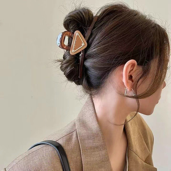 Womens Triangle Clip For Women Girls Classic Brand Letter Designer Hair Claw Fashion Hairpin Free shipping
