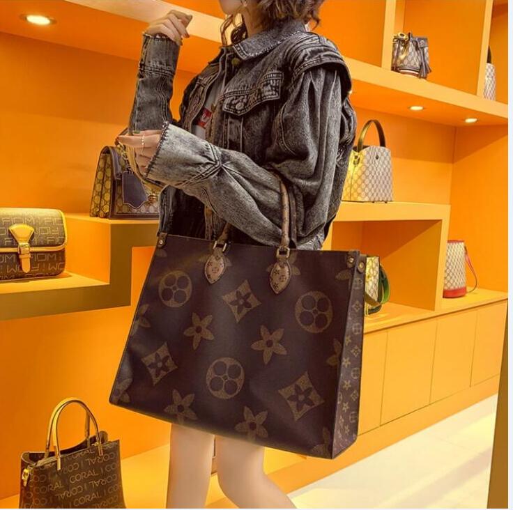designer women Shopping bags leather Onthego handbags tote twist handbag messenger shoulder pockets Totes Cosmetic Bag iku 33x12cm, Beige
designer women Shopping bags leather Onthego handbags tote twist handbag messenger shoulder pockets Totes Cosmetic Bag iku 33x12cm, Beige