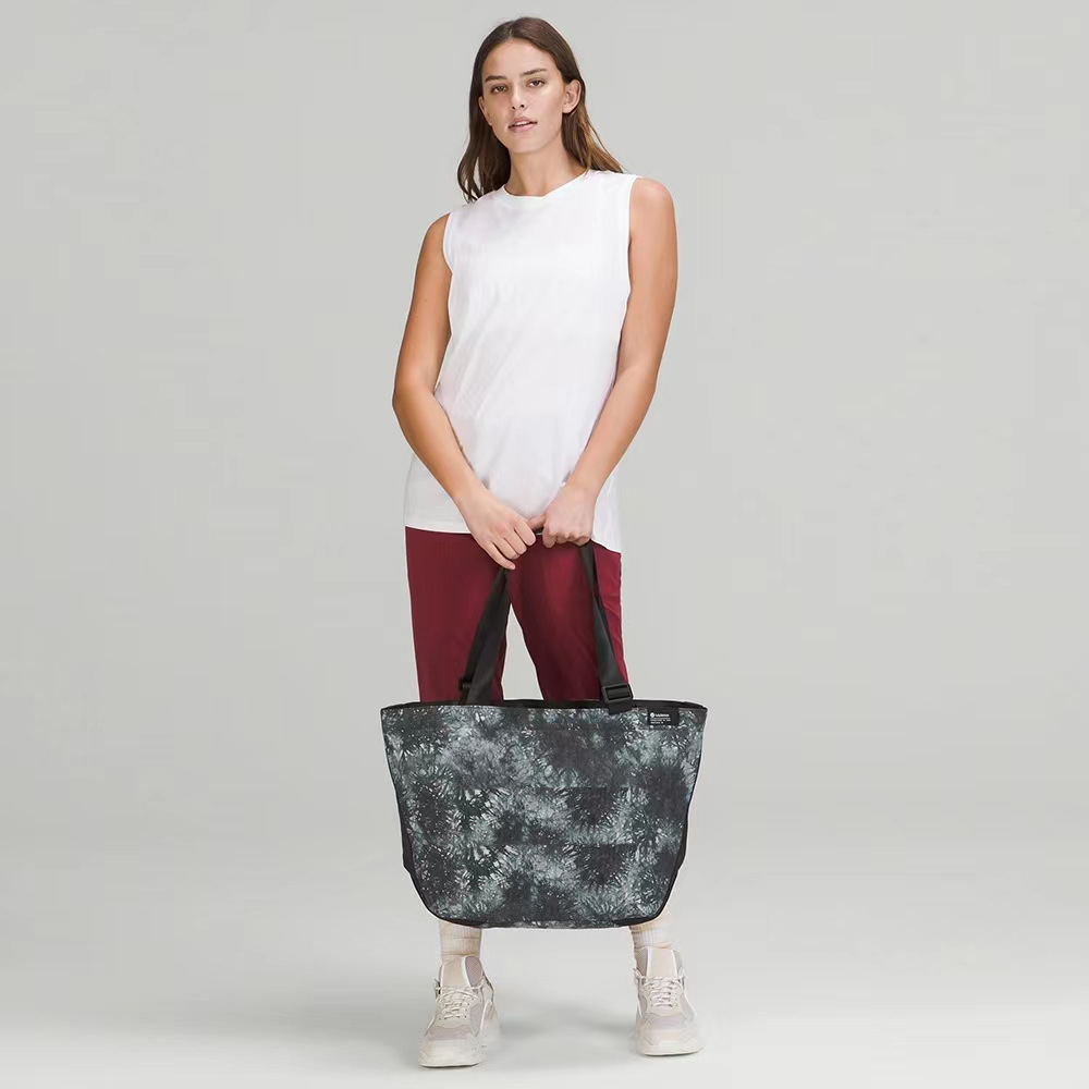 Outside designers LL handbags for men and women hand zipper one shoulder BaoHu mountain running large capacity storage bag yoga bag lovers the gym bag wholesale
Outside designers LL handbags for men and women hand zipper one shoulder BaoHu mountain running large capacity storage bag yoga bag lovers the gym bag wholesale