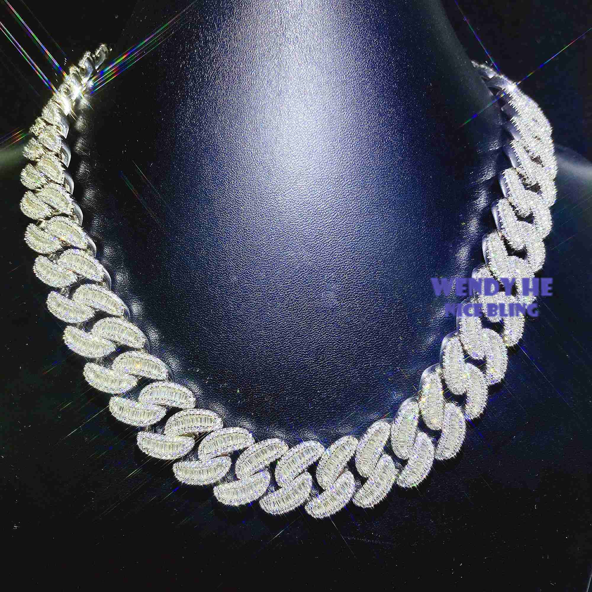 Custom Lock 15mm 18mm 20mm Fully Iced Out Hip Hop Prong Set Moissanite Baguette Diamond Cuban Chain
Custom Lock 15mm 18mm 20mm Fully Iced Out Hip Hop Prong Set Moissanite Baguette Diamond Cuban Chain