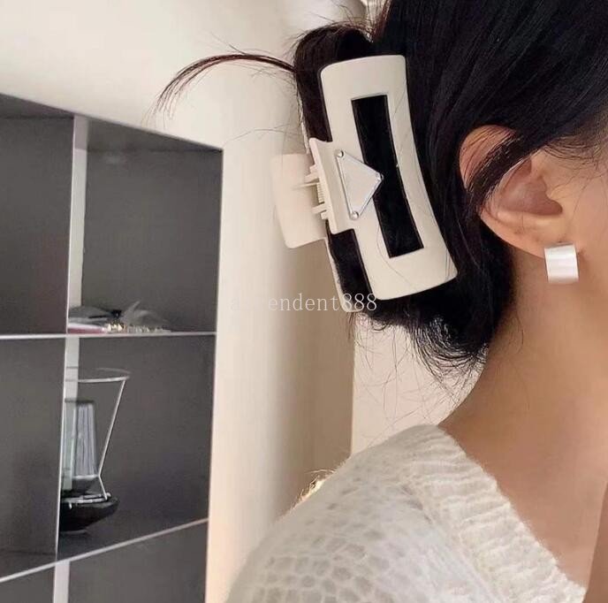 Womens Designer Clips For Ladies Girls Brand Triangle Claw Fashion Classic Letters Hairpins Hair clip Free shipping