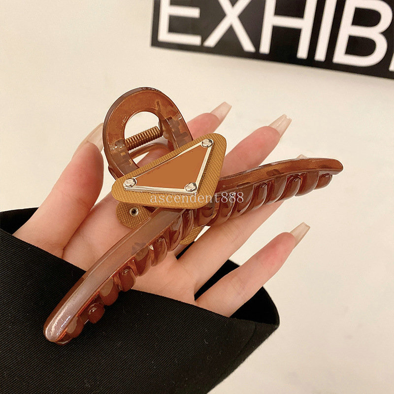 Womens Triangle Clip For Women Girls Classic Brand Letter Designer Hair Claw Fashion Hairpin Free shipping