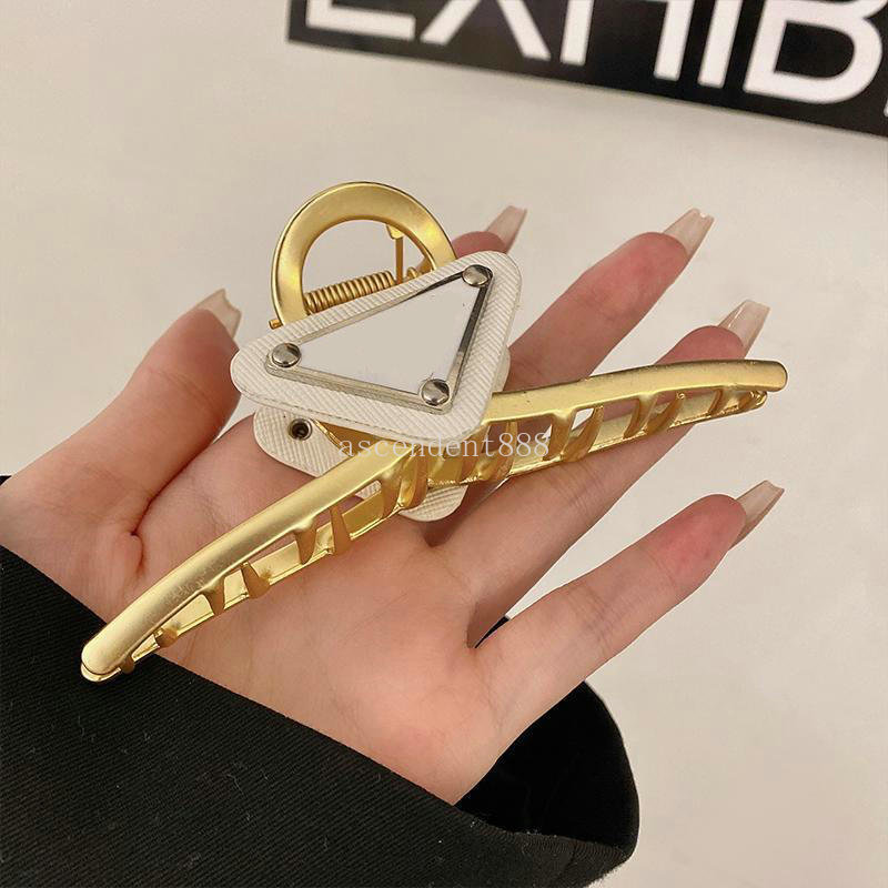 Womens Triangle Clip For Women Girls Classic Brand Letter Designer Hair Claw Fashion Hairpin Free shipping