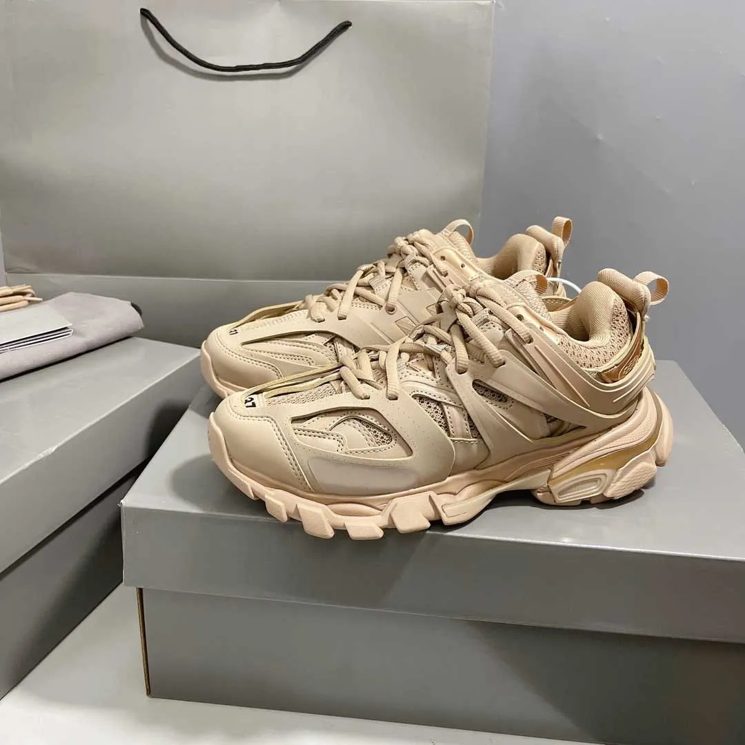 Designer Shoes Men Women Casual Shoes LED Sneakers Lighted Gomma Sneakers Leather Trainer Luxury Platform Sneaker Sport Runner Lace up Chunky With Box, 28
Designer Shoes Men Women Casual Shoes LED Sneakers Lighted Gomma Sneakers Leather Trainer Luxury Platform Sneaker Sport Runner Lace up Chunky With Box, 28